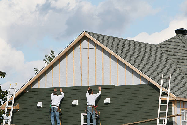 Professional Siding technician working in Hines, OR